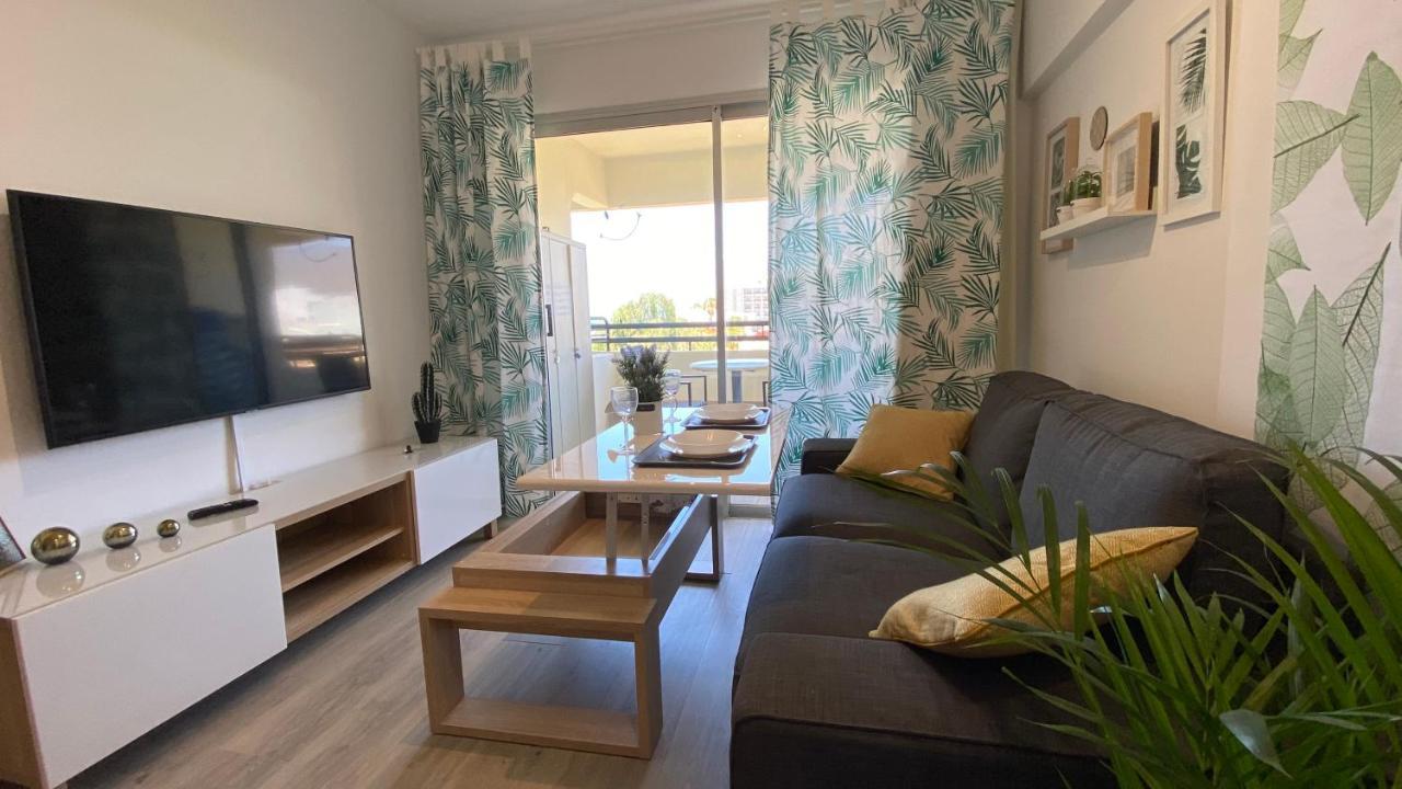 אדחה Enjoy A Sunny Apartment With Pool Next To The Sea מראה חיצוני תמונה