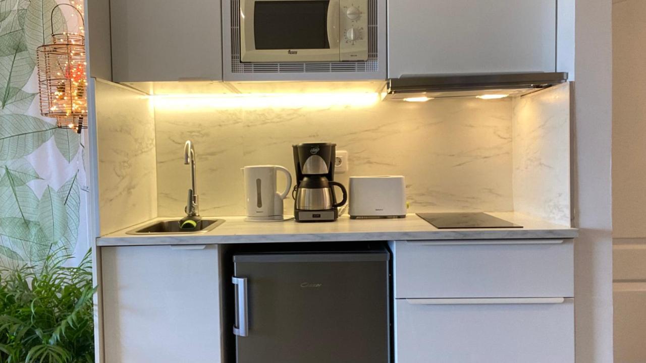 אדחה Enjoy A Sunny Apartment With Pool Next To The Sea מראה חיצוני תמונה