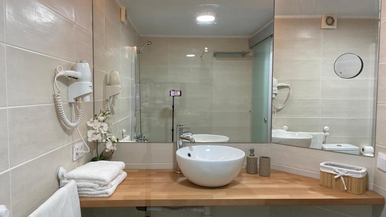 אדחה Enjoy A Sunny Apartment With Pool Next To The Sea מראה חיצוני תמונה