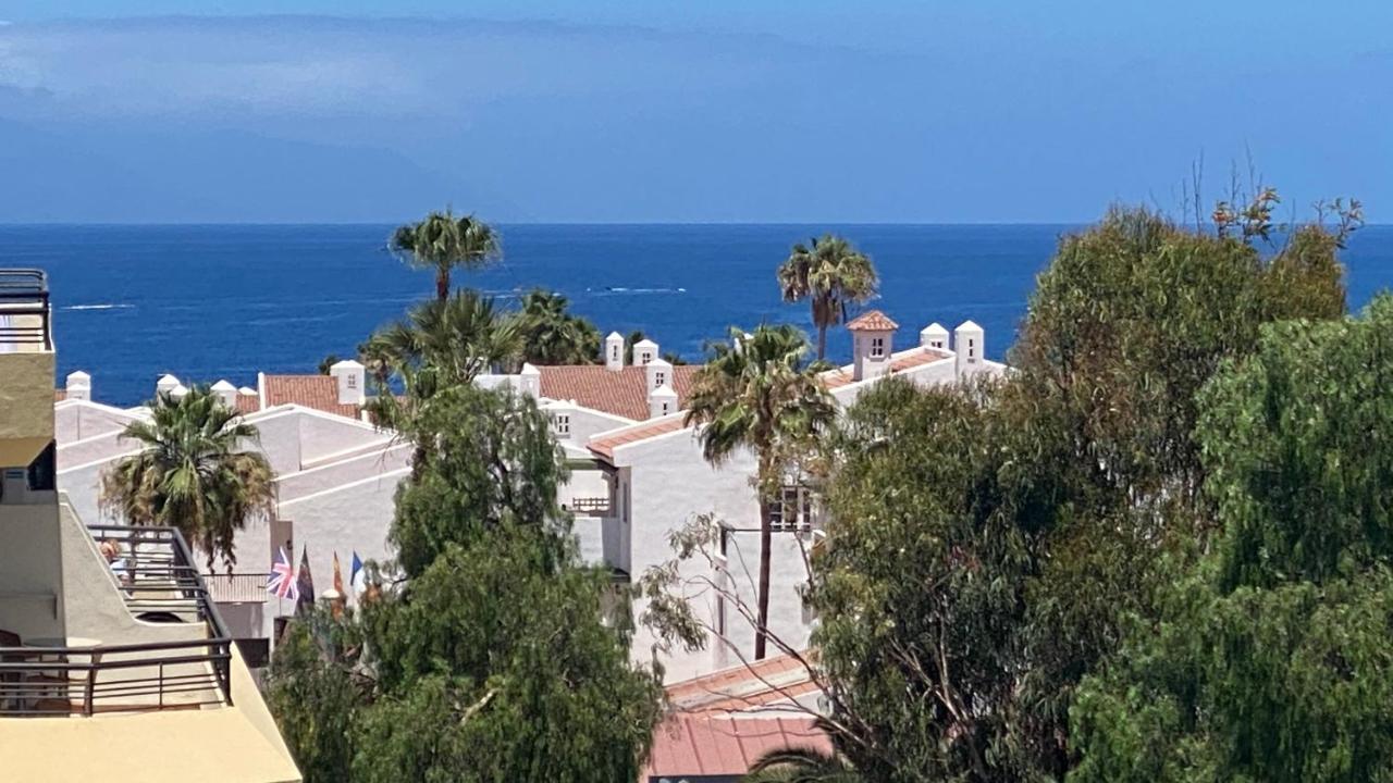 אדחה Enjoy A Sunny Apartment With Pool Next To The Sea מראה חיצוני תמונה